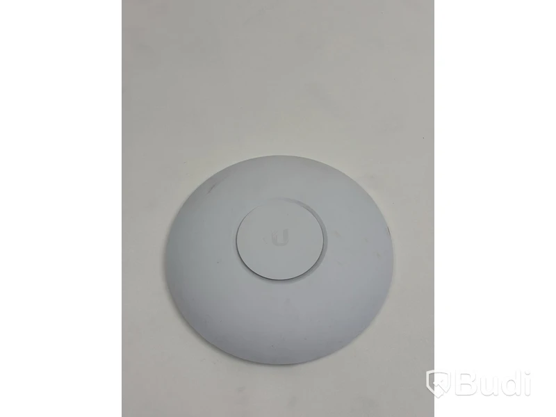 2 st. Accesspunkter Ubiquiti, olika modeller