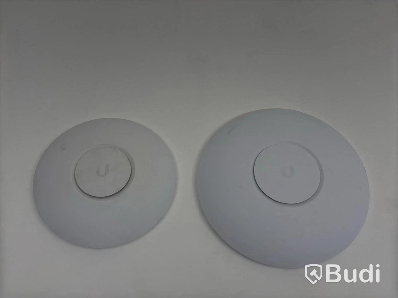 2 st. Accesspunkter Ubiquiti, olika modeller
