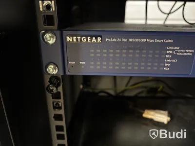 Serverrack Toten inkl. 24-port nätverksswitch
