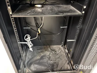 Serverrack Toten inkl. 24-port nätverksswitch