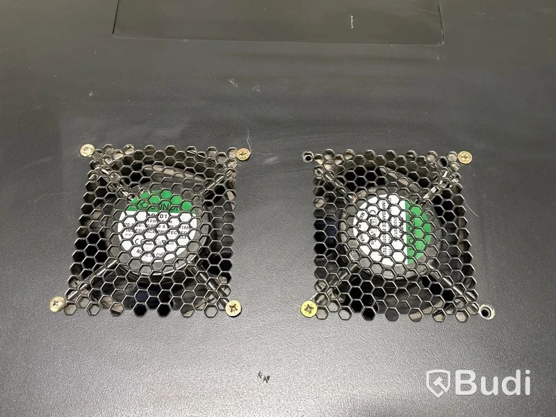Serverrack Toten inkl. 24-port nätverksswitch