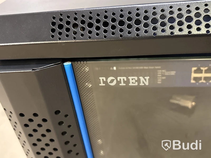 Serverrack Toten inkl. 24-port nätverksswitch