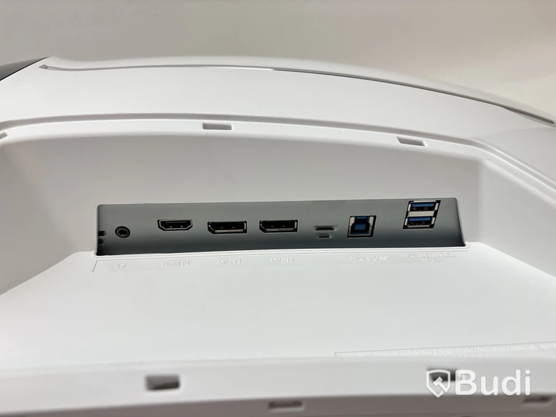 Gamingskärm Samsung C49G95TSSR välvd