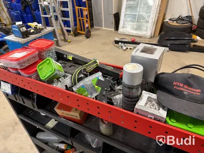 2 st bilinredningar med innehåll.