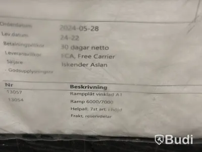 Parti med objekt från hissföretag, hyllor & delar