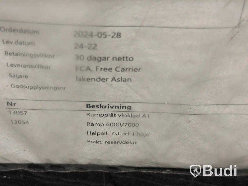 Parti med objekt från hissföretag, hyllor & delar