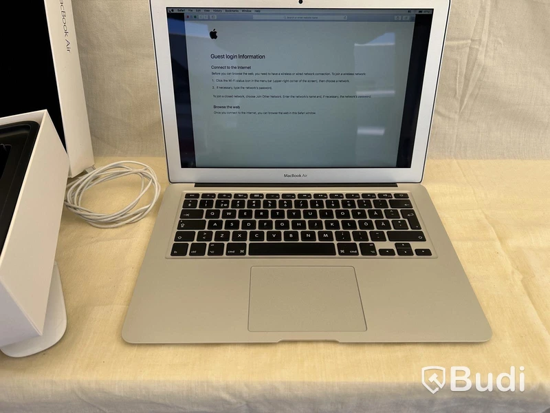 Apple MacBook Air laptop, 13.3-inch, 8 GB RAM