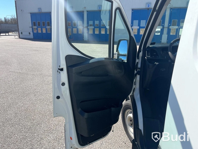 Skåpbil Iveco Daily 35-130 Skåpbil 2.3 JTD Hi-Matic -2015