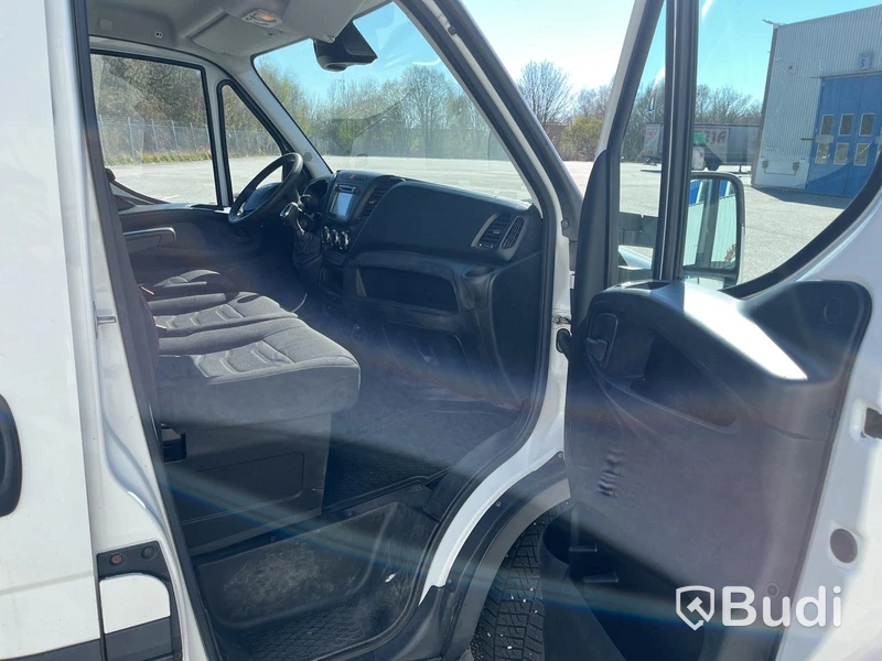 Skåpbil Iveco Daily 35-130 Skåpbil 2.3 JTD Hi-Matic -2015
