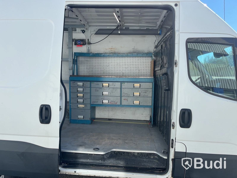 Skåpbil Iveco Daily 35-130 Skåpbil 2.3 JTD Hi-Matic -2015