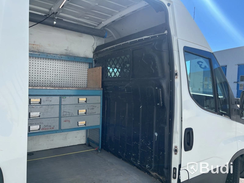 Skåpbil Iveco Daily 35-130 Skåpbil 2.3 JTD Hi-Matic -2015