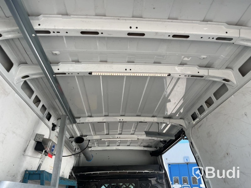 Skåpbil Iveco Daily 35-130 Skåpbil 2.3 JTD Hi-Matic -2015