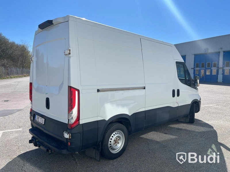 Skåpbil Iveco Daily 35-130 Skåpbil 2.3 JTD Hi-Matic -2015