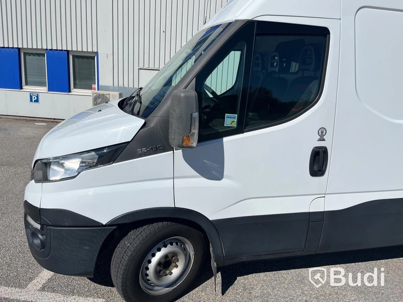 Skåpbil Iveco Daily 35-130 Skåpbil 2.3 JTD Hi-Matic -2015