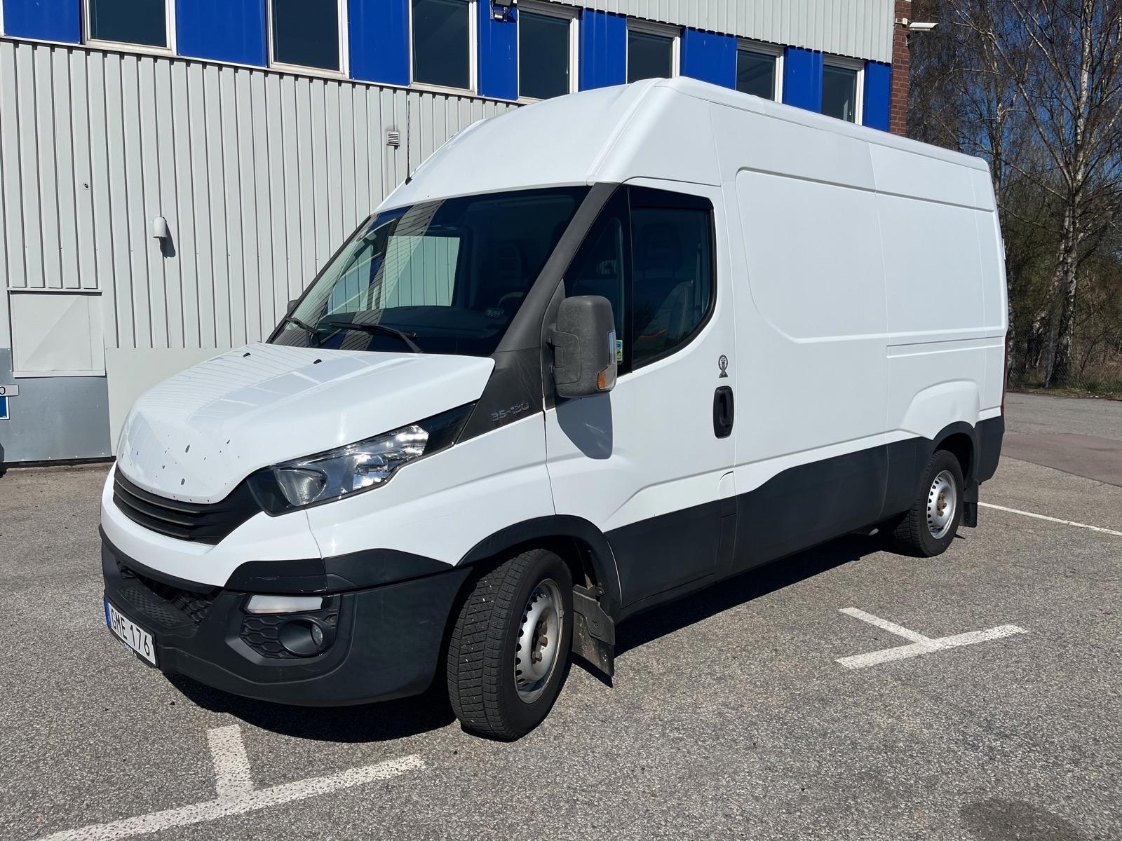 Skåpbil Iveco Daily 35-130 Skåpbil 2.3 JTD Hi-Matic -2015