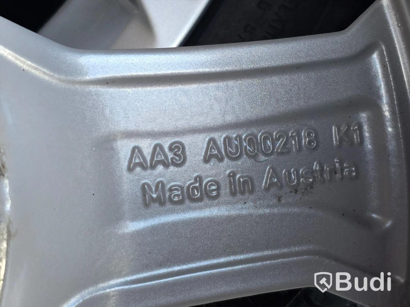 Audifälgar med dubbfria vinterdäck 215/65 R17