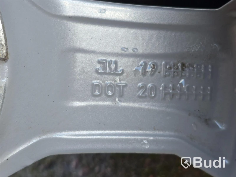 Audifälgar med dubbfria vinterdäck 215/65 R17