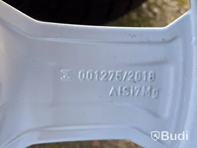 Audifälgar med dubbfria vinterdäck 215/65 R17