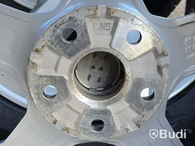 Audifälgar med dubbfria vinterdäck 215/65 R17