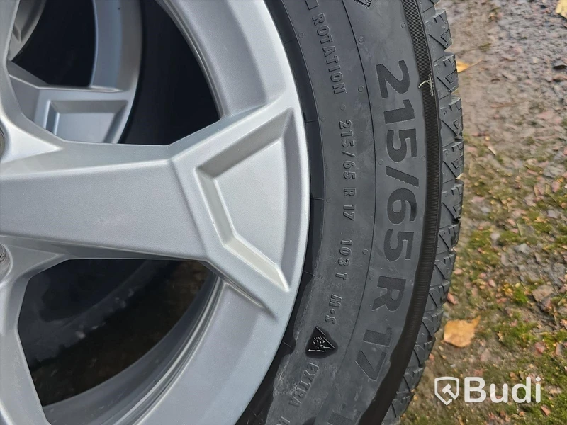 Audifälgar med dubbfria vinterdäck 215/65 R17