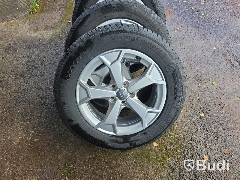 Audifälgar med dubbfria vinterdäck 215/65 R17