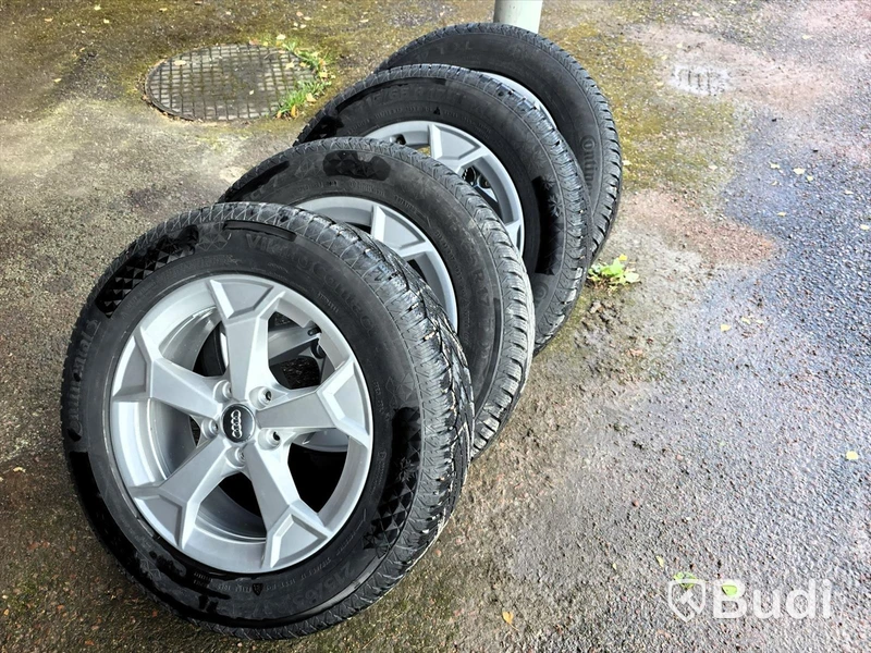 Audifälgar med dubbfria vinterdäck 215/65 R17