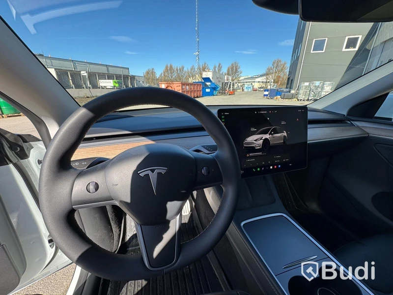 Tesla Model Y Performance -2024 | 534 hp | Tow bar