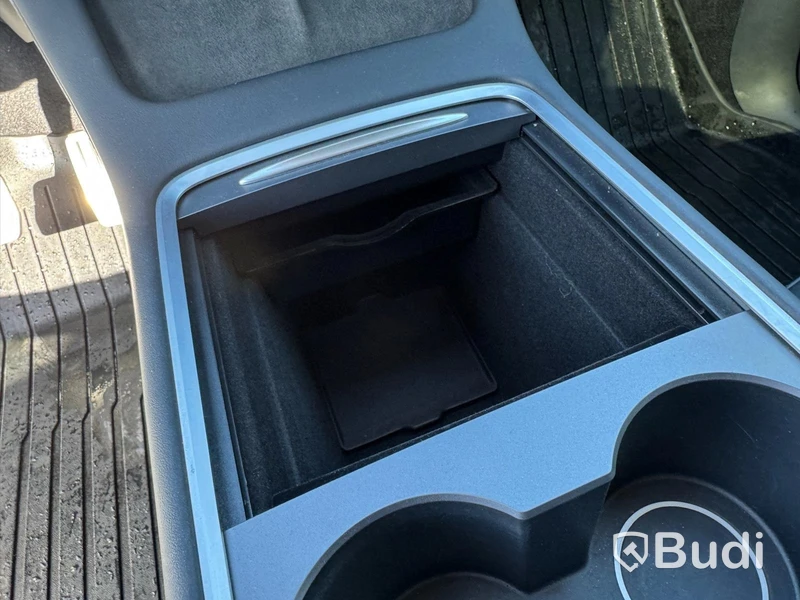 Tesla Model Y Performance -2024 | 534 hp | Tow bar