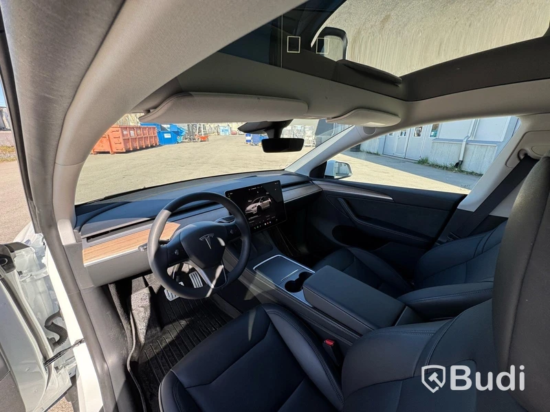 Tesla Model Y Performance -2024 | 534 hp | Tow bar