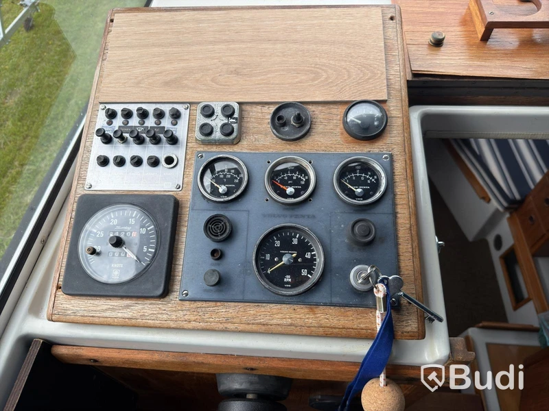 Nimbus 800 Turbo Motorboat – Volvo Penta AQD40A | Trailer included | 1981
