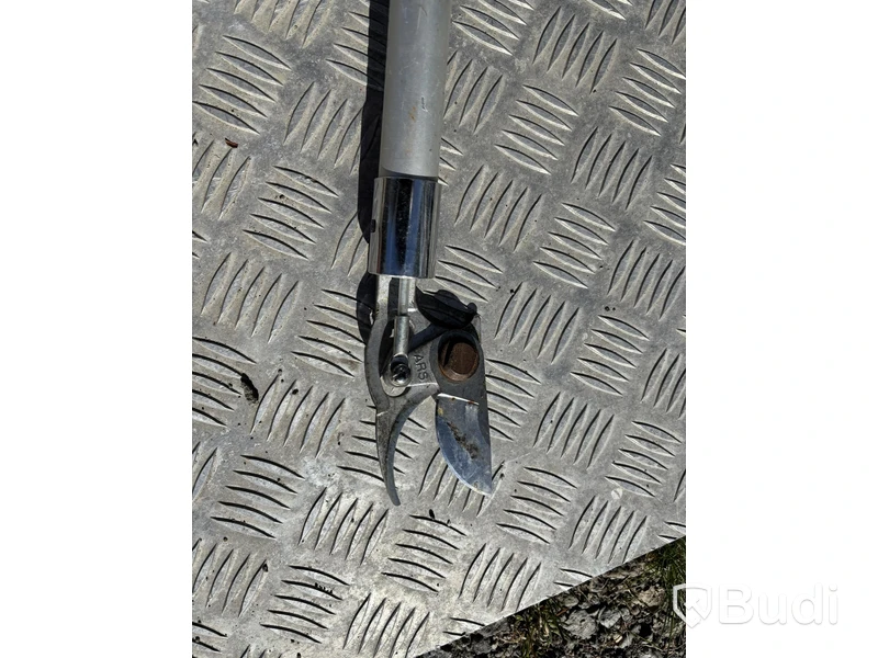 Diverse verktyg, sågar, grensax, lådor mm