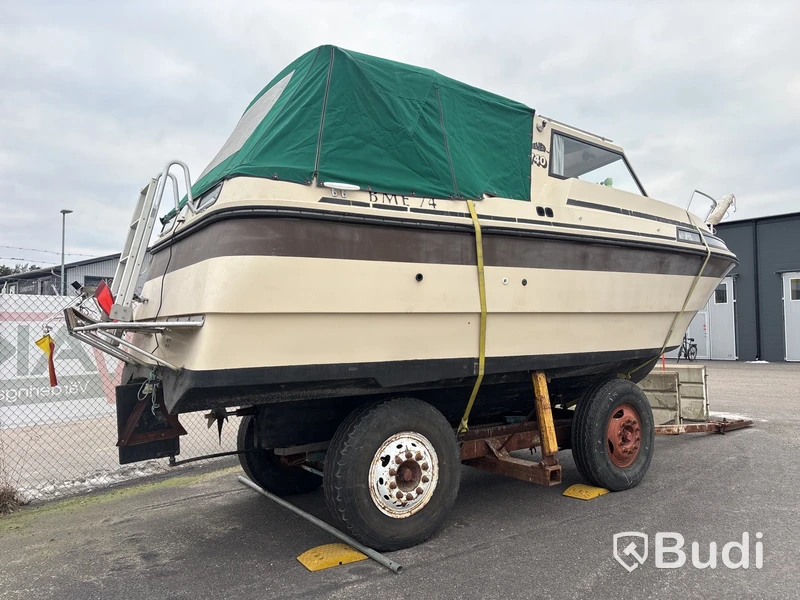 Kabinbåt Bever 740 med "ny" motor och vagn Längd (m): 7,4