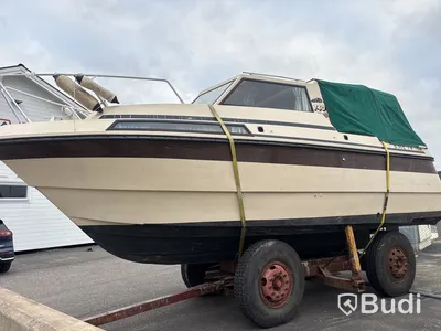 Kabinbåt Bever 740 med "ny" motor och vagn Längd (m): 7,4