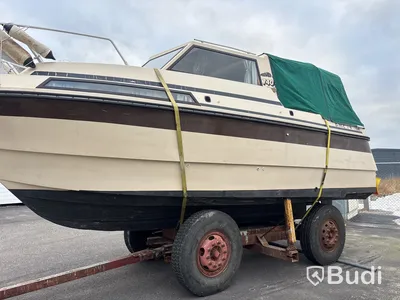 Kabinbåt Bever 740 med "ny" motor och vagn Längd (m): 7,4