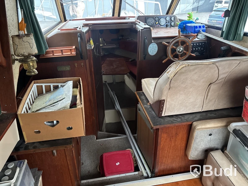 Kabinbåt Bever 740 med "ny" motor och vagn Längd (m): 7,4