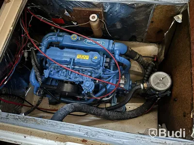 Kabinbåt Bever 740 med "ny" motor och vagn Längd (m): 7,4