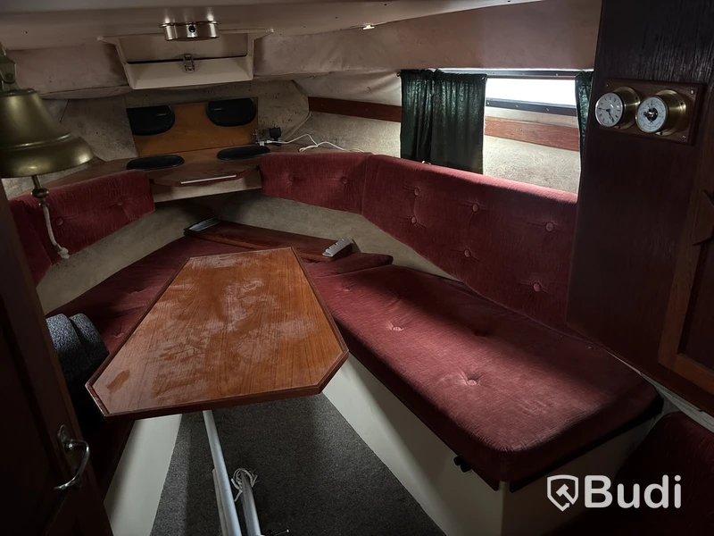 Kabinbåt Bever 740 med "ny" motor och vagn Längd (m): 7,4