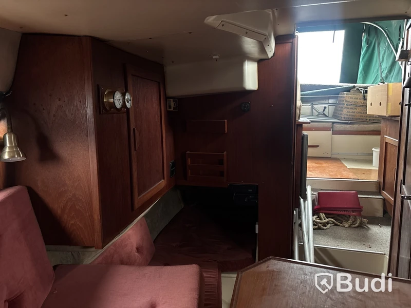 Kabinbåt Bever 740 med "ny" motor och vagn Längd (m): 7,4