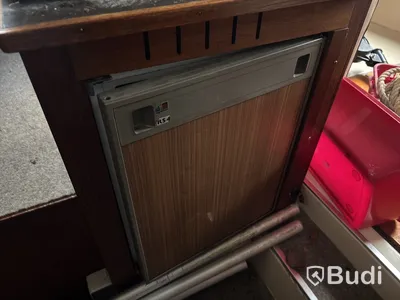 Kabinbåt Bever 740 med "ny" motor och vagn Längd (m): 7,4
