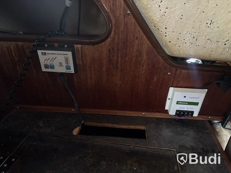 Kabinbåt Bever 740 med "ny" motor och vagn Längd (m): 7,4