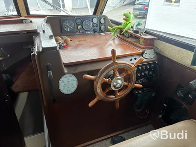 Kabinbåt Bever 740 med "ny" motor och vagn Längd (m): 7,4