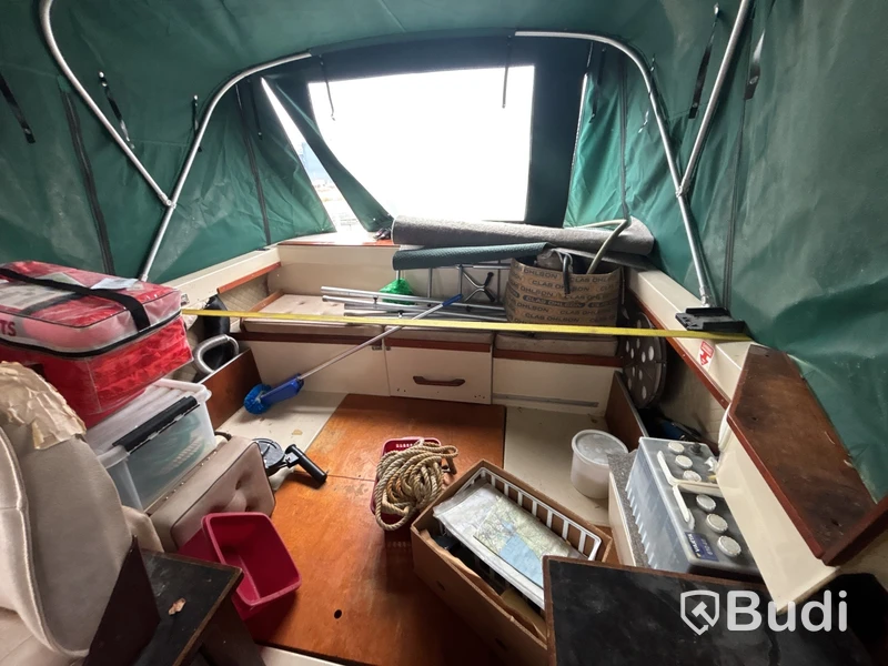 Kabinbåt Bever 740 med "ny" motor och vagn Längd (m): 7,4
