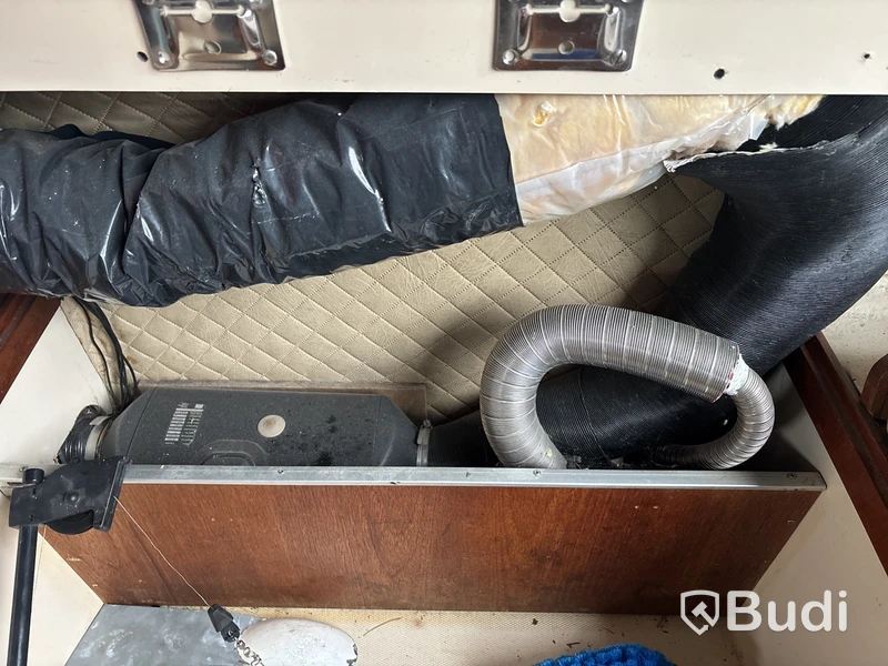 Kabinbåt Bever 740 med "ny" motor och vagn Längd (m): 7,4