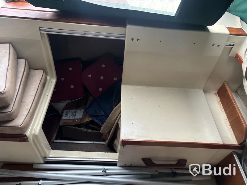 Kabinbåt Bever 740 med "ny" motor och vagn Längd (m): 7,4