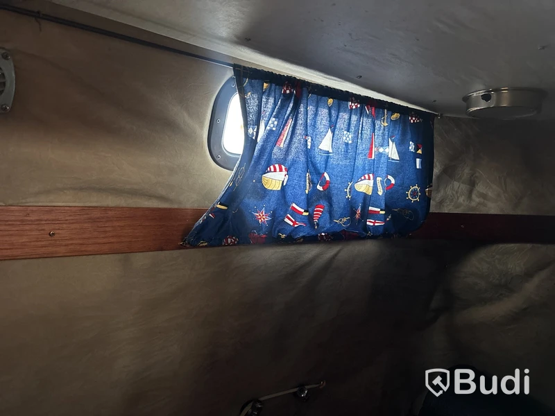 Kabinbåt Bever 740 med "ny" motor och vagn Längd (m): 7,4