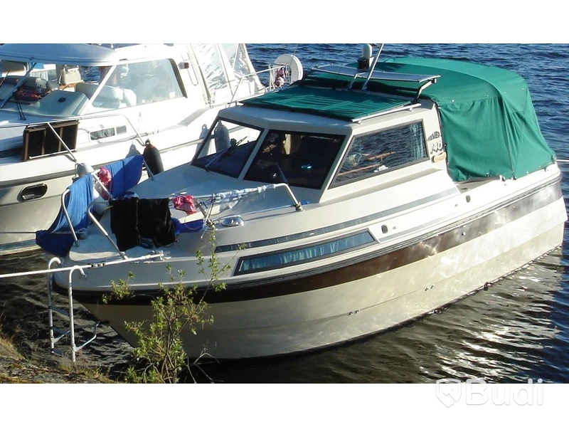 Kabinbåt Bever 740 med "ny" motor och vagn Längd (m): 7,4