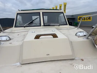 Kabinbåt Bever 740 med "ny" motor och vagn Längd (m): 7,4