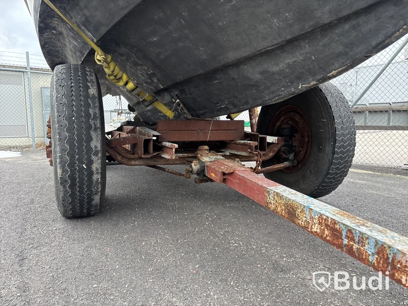 Kabinbåt Bever 740 med "ny" motor och vagn Längd (m): 7,4