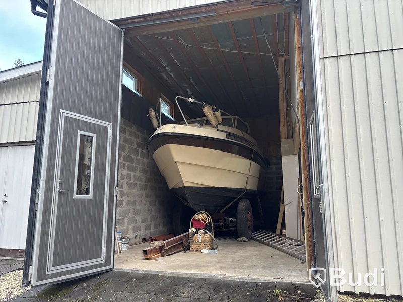 Kabinbåt Bever 740 med "ny" motor och vagn Längd (m): 7,4