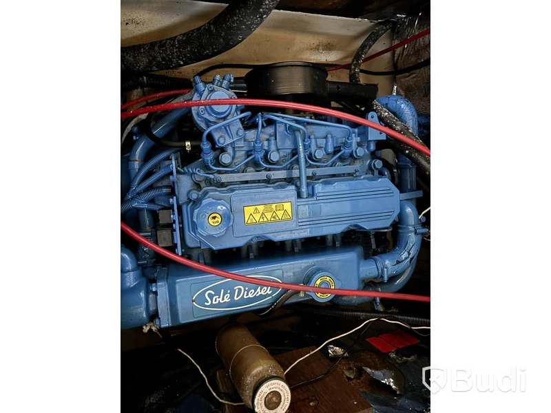 Kabinbåt Bever 740 med "ny" motor och vagn Längd (m): 7,4